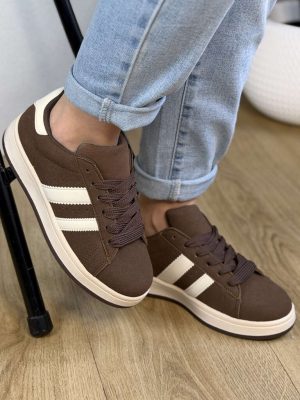 Brązowe buty damskie sportowe zamszowe 24037 - Styl casualowy