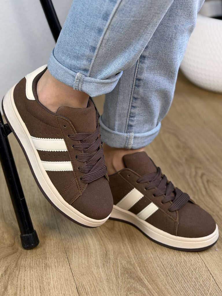 Brązowe buty damskie sportowe zamszowe 24037 - Styl casualowy