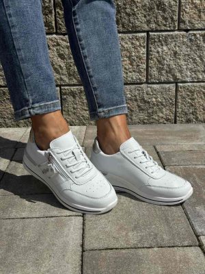 Białe skórzane sneakersy damskie na koturnie Filippo DP6083 - Styl smart casual