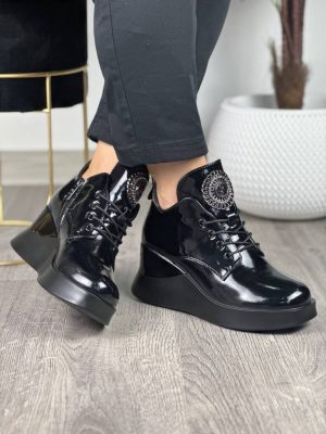 Skórzane botki damskie na koturnie Vinceza 66706 - Styl miejski
