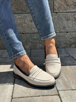 Beżowe skórzane mokasyny damskie Cambell 00663 - Styl klasyczny
