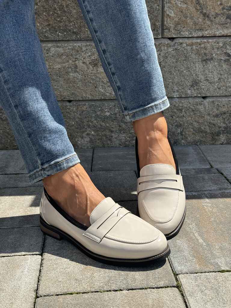 Beżowe skórzane mokasyny damskie Cambell 00663 - Styl klasyczny