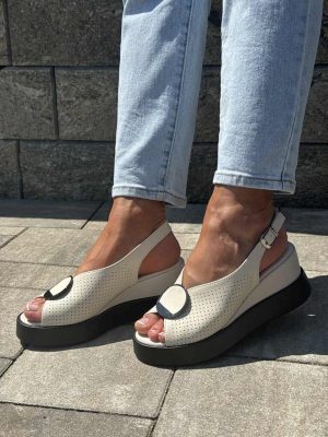 Beżowe sandały na platformie Filippo DS6074/24 BEIGE - Na wiosnę
