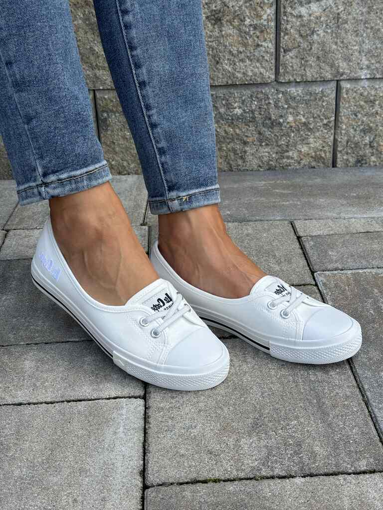 Białe trampki damskie wsuwane slip on – codzienne obuwie Lee Cooper CF-2102 - Styl casualowy