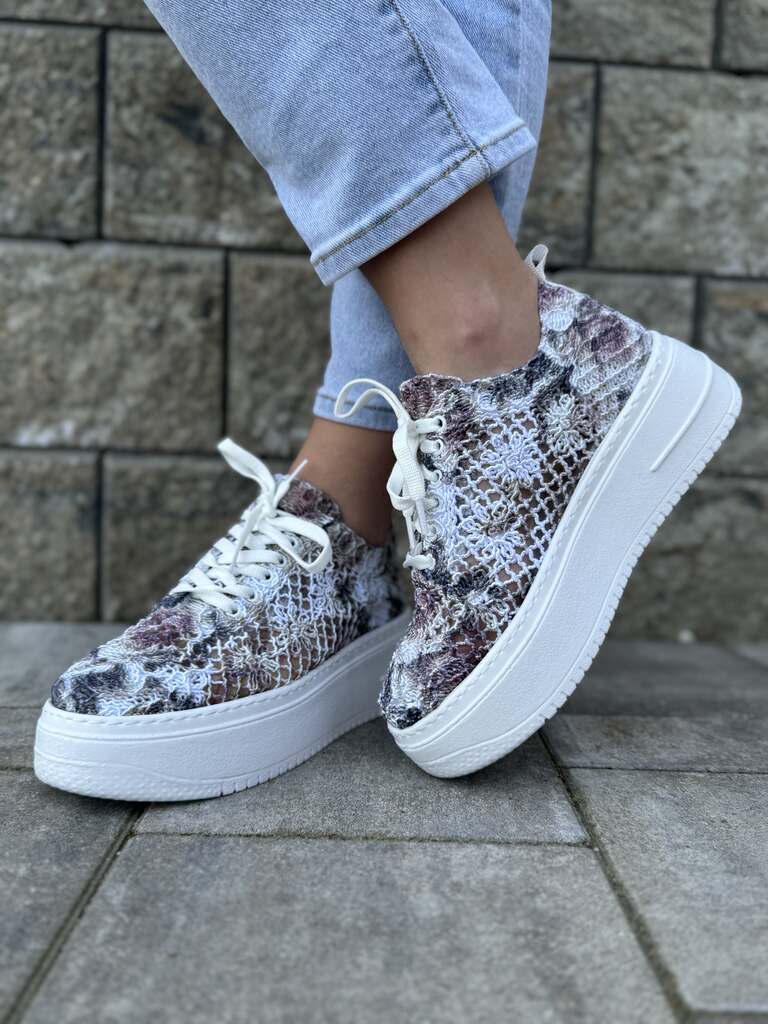 Koronkowe sneakersy damskie – Modne buty koronkowe T. Sokolski HEJ W503