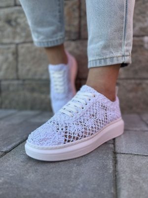 Białe buty koronkowe damskie – Modne buty na grubej podeszwie T. Sokolski - Styl casualowy