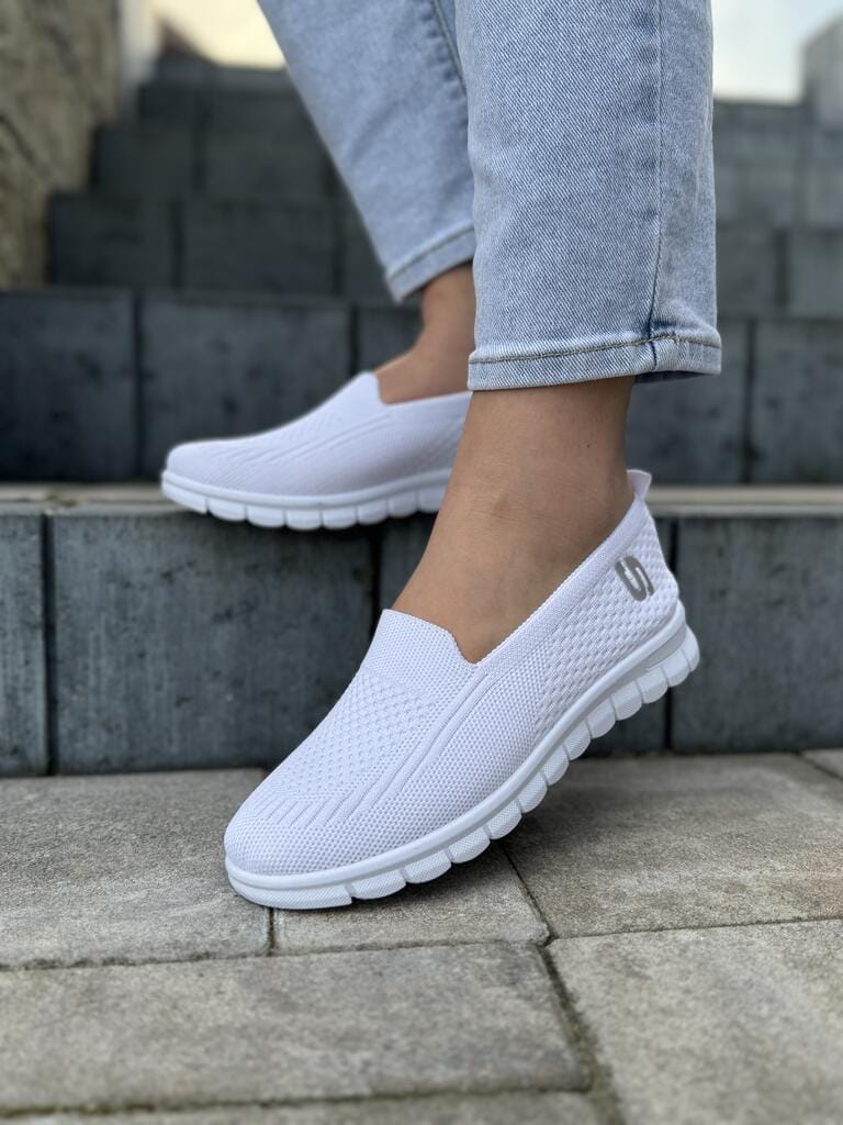 Białe tenisówki wsuwane damskie – Modne buty na każdą okazję Potocki - Do jeansów