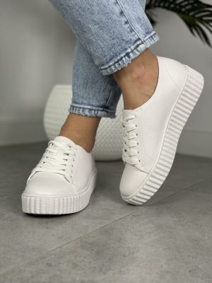Buty sportowe białe Potocki 24-12353 – Wygodne sneakersy damskie na grubej podeszwie - Styl casualowy