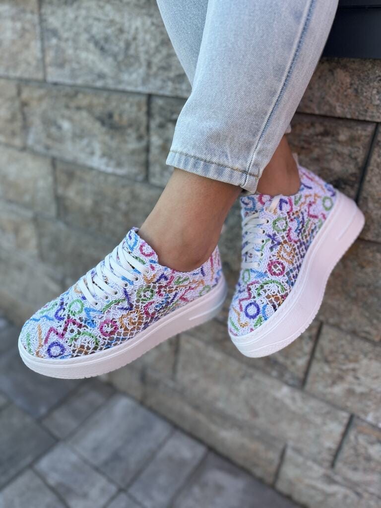 Koronkowe sneakersy damskie multikolor – Modne buty koronkowe T. Sokolski HEJ W503 - Styl casualowy