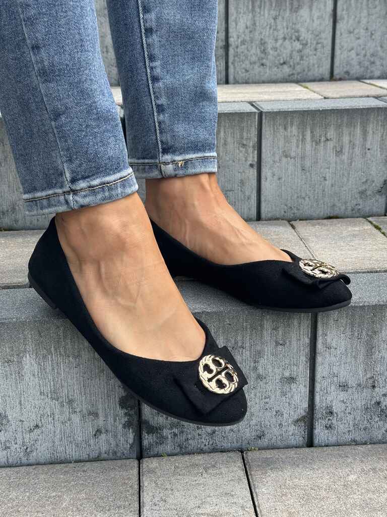 Czarne baleriny damskie z ozdobą Potocki 23004 - Styl casualowy