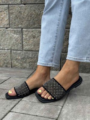 Czarne klapki damskie z ćwiakami Potocki 25-21369 - Styl casualowy
