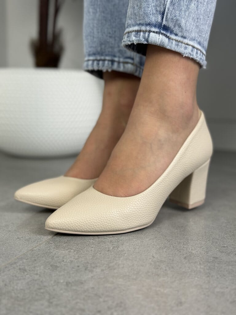 Polskie czółenka damskie 480 FOR BUT – Wygodne buty na niskim obcasie beż