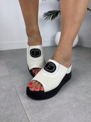 Klapki damskie skórzane ażurowe – Wygodne klapki damskie Filippo - Styl casualowy