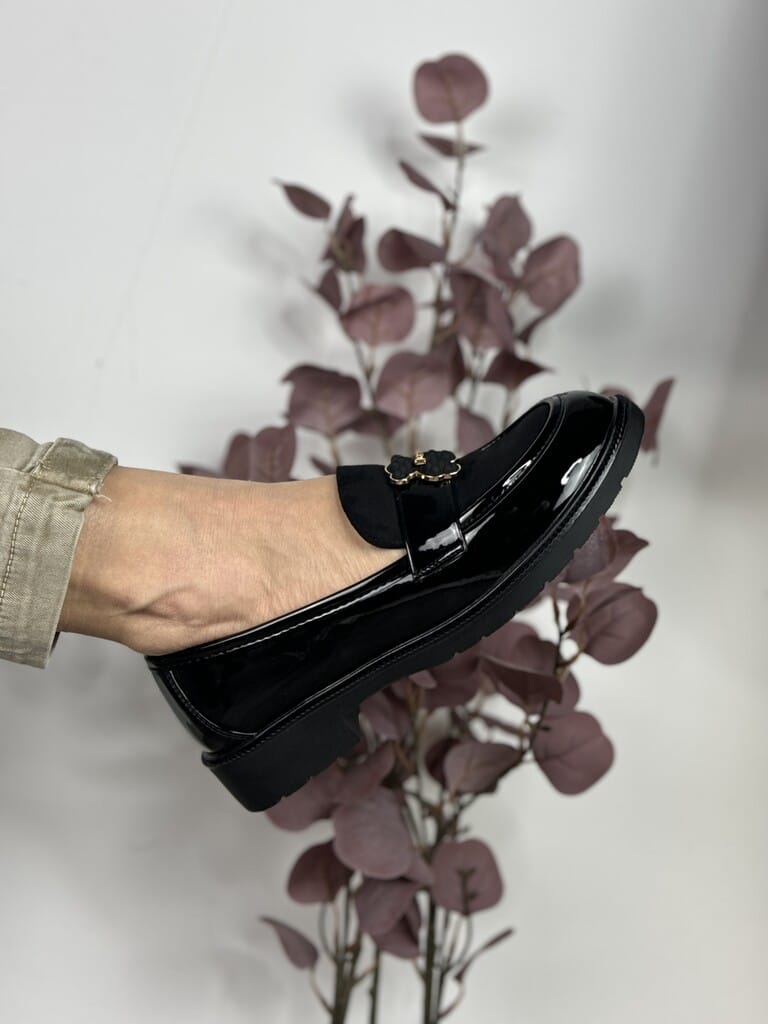 Lakierowane mokasyny damskie z ozdobą HY42-399A czarny - Styl casualowy