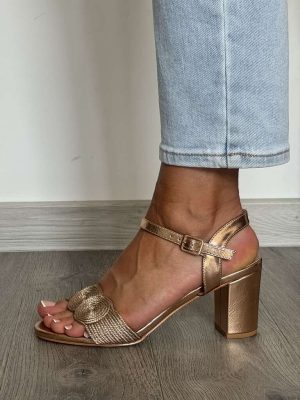 Sandały złote na słupku T. Sokolski L24-116 - Styl elegancki