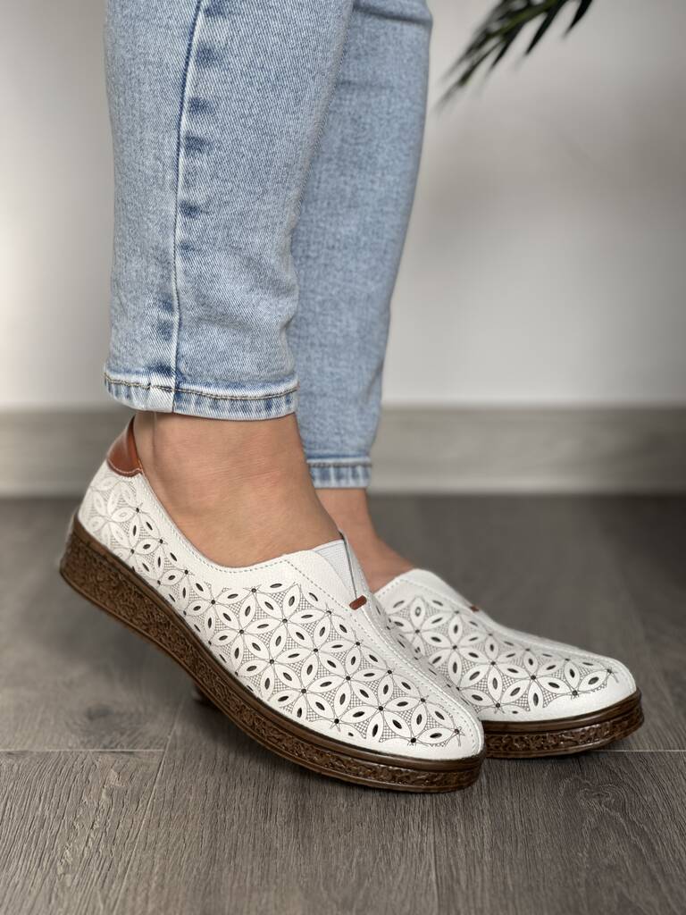Ażurowe półbuty damskie białe T.Sokolski TS W24-279 - Styl casualowy