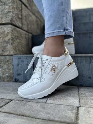 Białe skórzane sneakersy damskie – Wygodne buty na koturnie S.Barski - Na lato