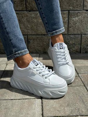 Sneakersy damskie białe na grubej podeszwie z eko skóry Lee Cooper 2713L - Styl klasyczny