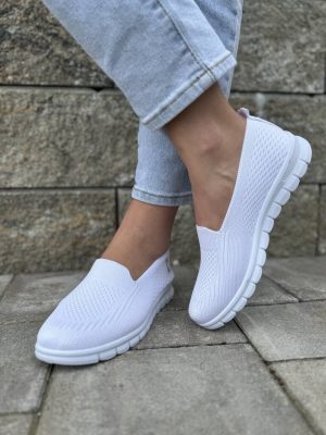 Białe tenisówki wsuwane damskie – Modne buty na każdą okazję Potocki - Styl casualowy