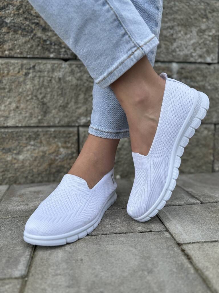 Białe tenisówki wsuwane damskie – Modne buty na każdą okazję Potocki - Styl casualowy