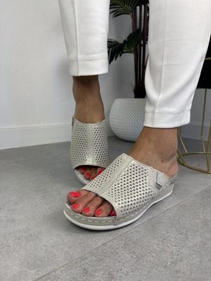 Złote skórzane klapki damskie na koturnie Bn289 - Styl casualowy