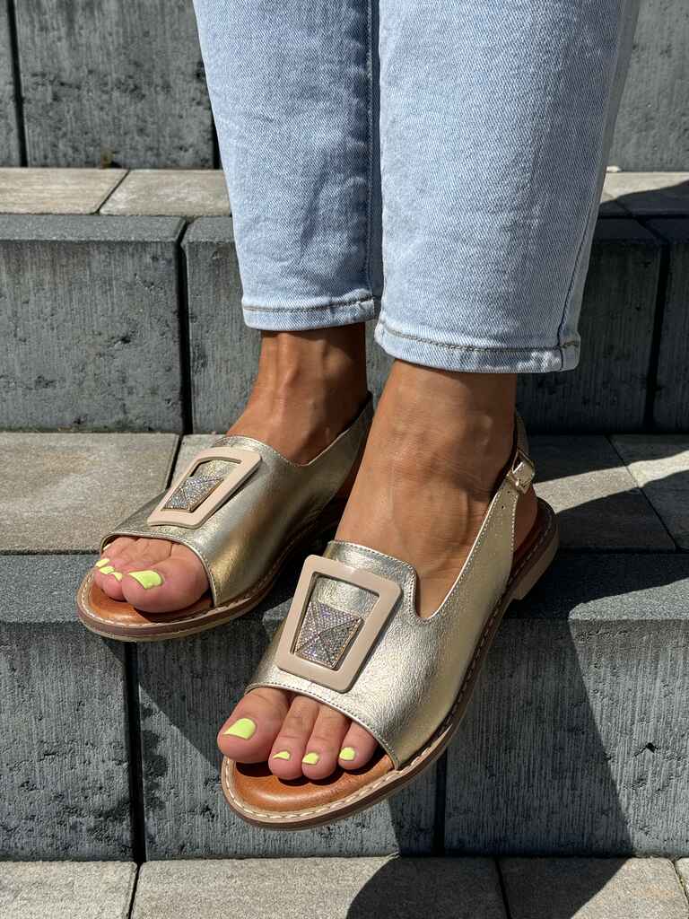 Złote sandały skórzane z ozdobą T.Sokolski L25-166 - Styl casualowy