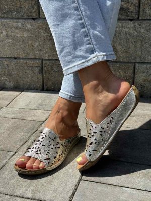 Złote ażurowe klapki damskie skórzane T.Sokolski L114 - Styl casualowy