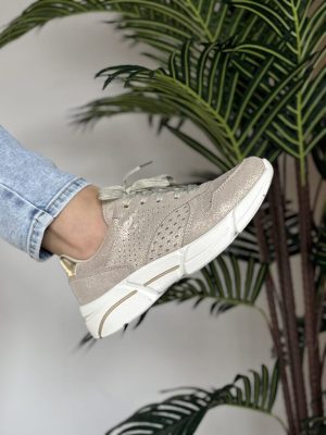 Skórzane ażurowe sneakersy damskie Filippo DP2156/21 - Styl klasyczny