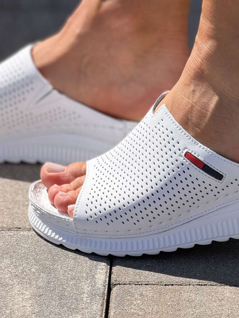 Złote skórzane sandały na koturnie Goodin XW-0001-1 - Styl lekki