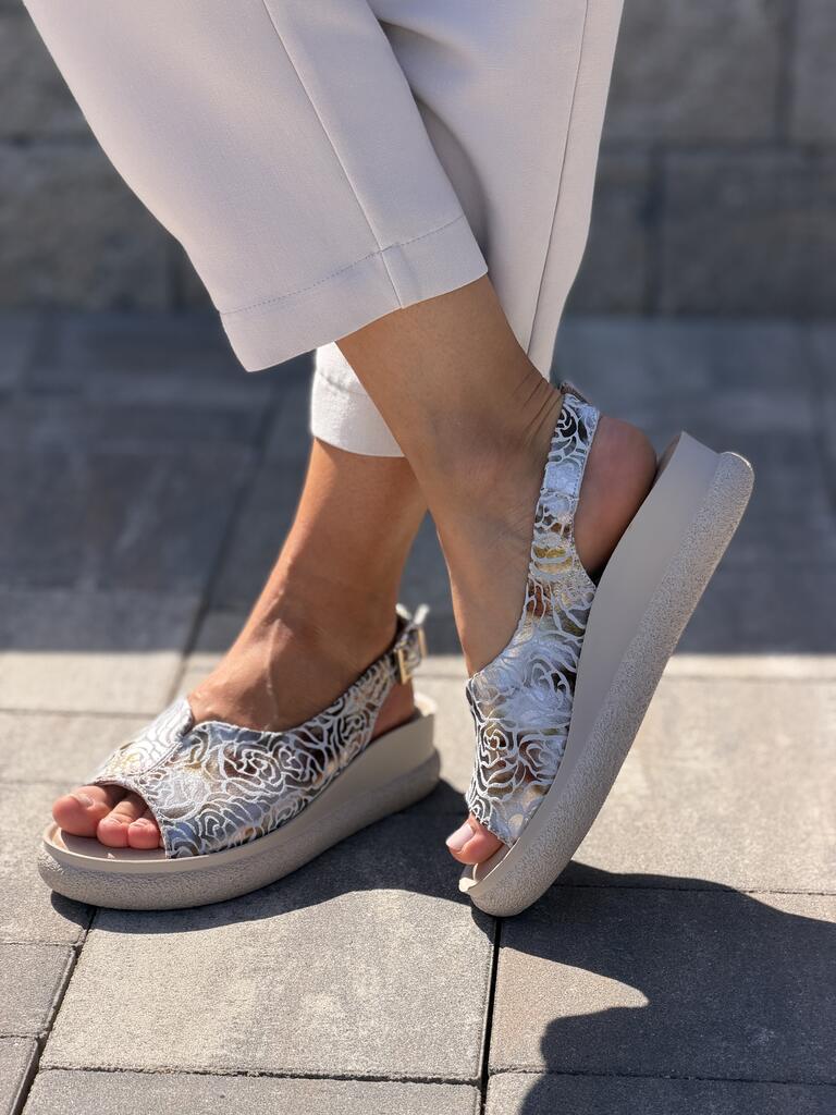 Złote sandały damskie skórzane na platformie FILIPPO DS7581 - Styl boho