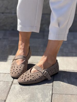 Skórzane ażurowe balerinki z zapięciem Filippo DP7875 Beżowe - Do sukienki