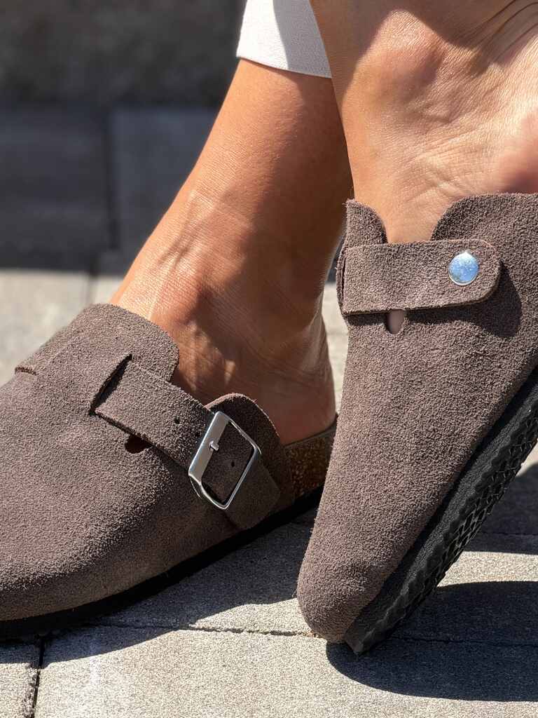 Skórzane klapki damskie z klamrami Vinceza 62304 Czarne - Styl plażowy