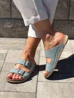 Białe skórzane klapki na koturnie zapinane na rzepy T. Sokolski 3738 - Styl casualowy