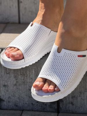 Złote skórzane sandały na koturnie Goodin XW-0001-1 - Styl casualowy