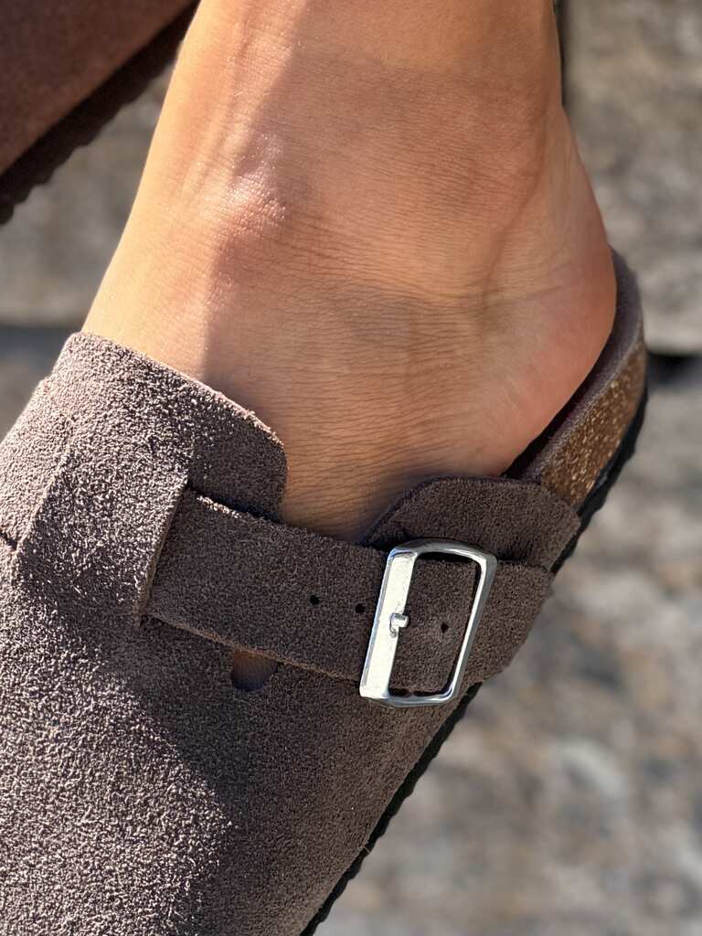 Skórzane klapki damskie z klamrami Vinceza 62304 Czarne - Styl lekki