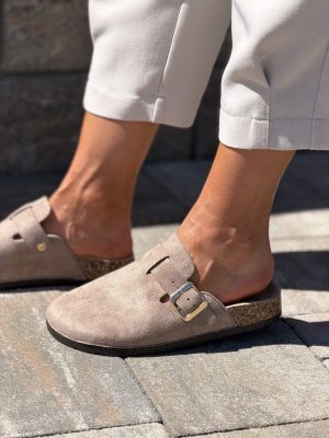 Brązowe klapki damskie z zakrytymi palcami Vinceza 101332 - Styl casualowy