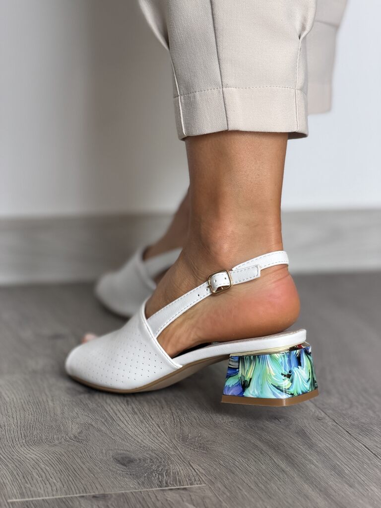 Białe sandały na niskim obcasie Goodin FL26404 - Styl glamour