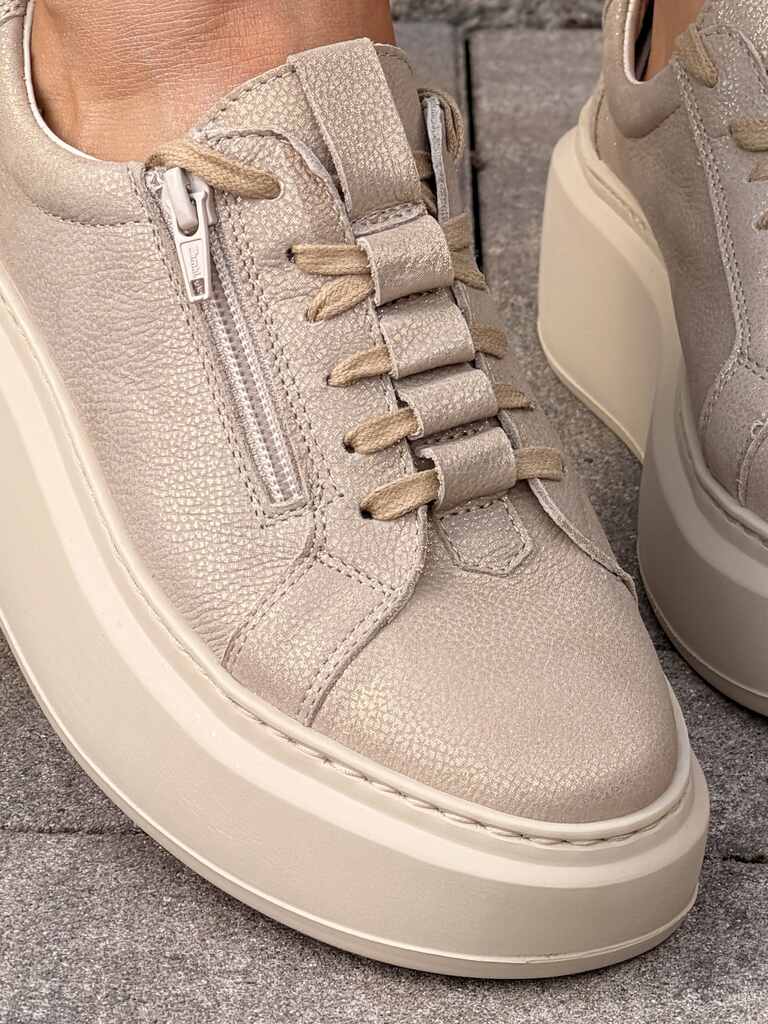 Beżowe skórzane sneakersy damskie na platformie Wasak 0710 - Styl komfortowy