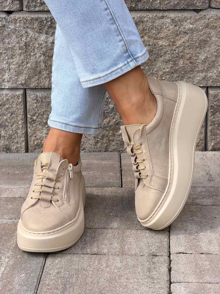 Beżowe skórzane sneakersy damskie na platformie Wasak 0710 - Na wiosnę