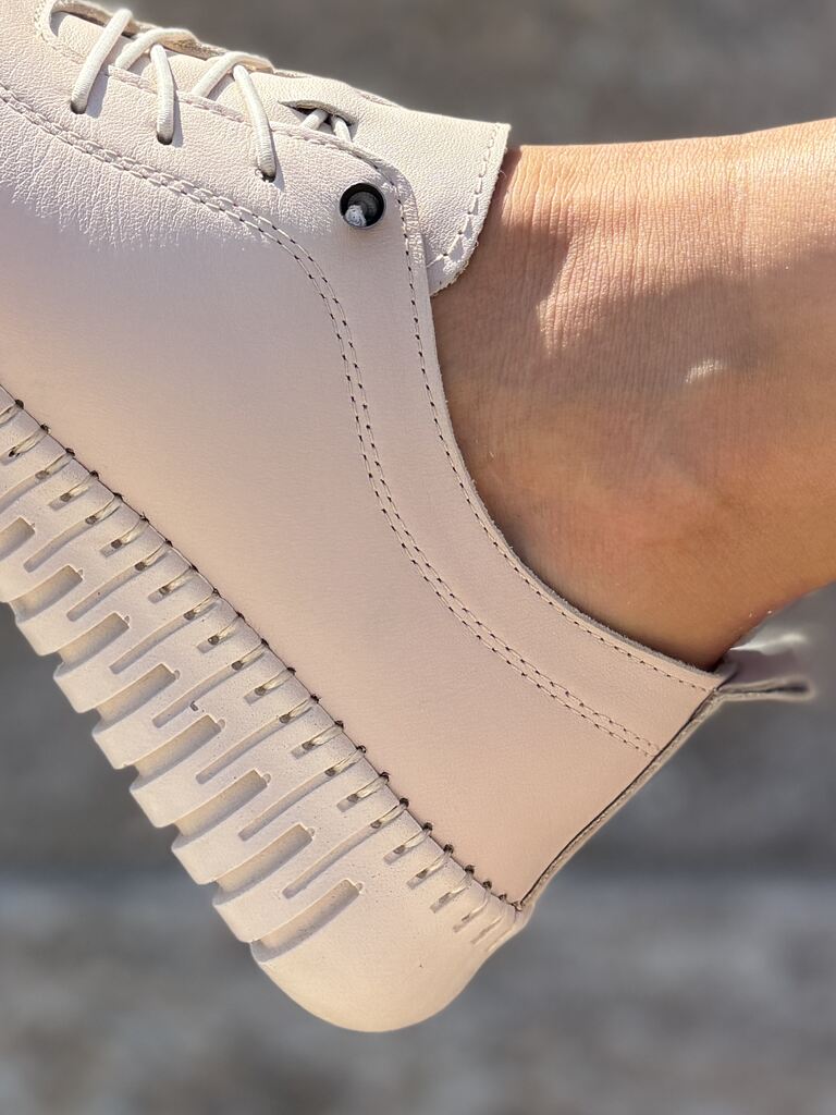 Złote skórzane półbuty damskie Filippo DP7810/26 - Styl streetwear