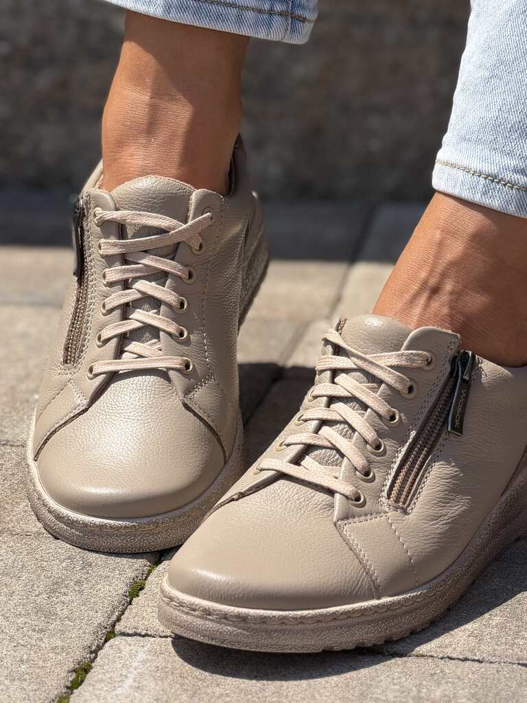Beżowe buty skórzane damskie z wiązaniem i stabilną podeszwą, komfortowy fason do codziennych stylizacji