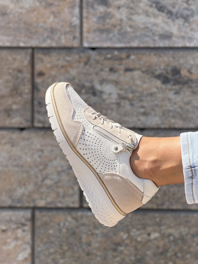 Skórzane białe sneakersy na koturnie Filippo DP7605/26 - Na zimę