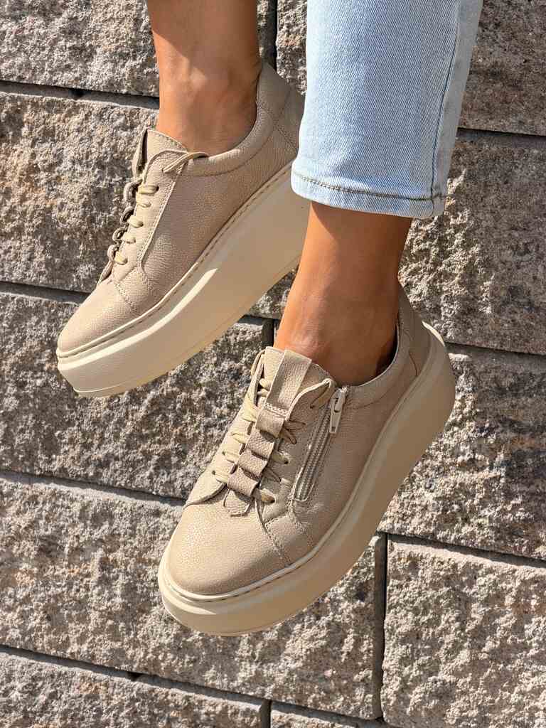 Beżowe skórzane sneakersy damskie na platformie Wasak 0710 - Do spodni