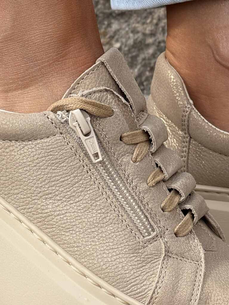 Beżowe skórzane sneakersy damskie na platformie Wasak 0710 - Na co dzień