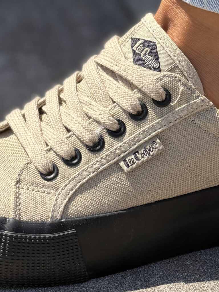 Beżowe trampki na grubej czarnej podeszwie Lee Copper 2721L - obrazek 11