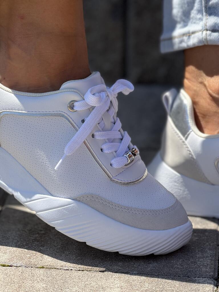 Białe lekkie sneakersy damskie Piccadilly 939018-1 - Do żakietu