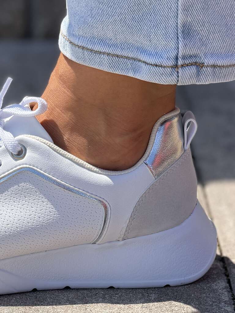 Białe lekkie sneakersy damskie Piccadilly 939018-1 - Do jeansów