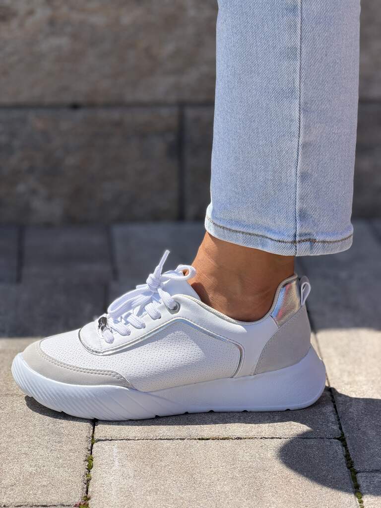 Białe lekkie sneakersy damskie Piccadilly 939018-1 - Styl sportowy