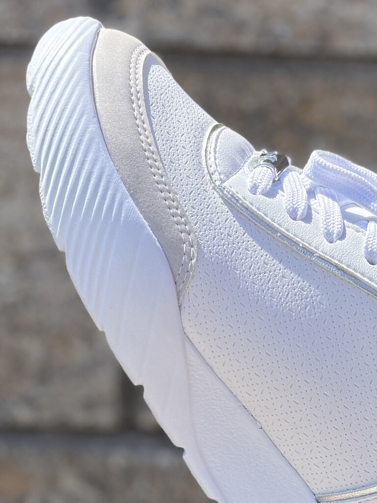 Białe lekkie sneakersy damskie Piccadilly 939018-1 - Na jesień