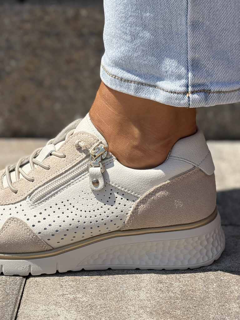 Skórzane białe sneakersy na koturnie Filippo DP7605/26 - Do jeansów
